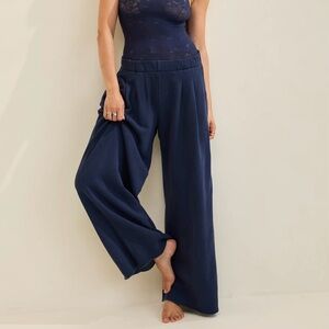 Aerie street trousers.